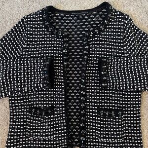 White House Black Market Size XL Black and White Knit Cardigan ft jewels